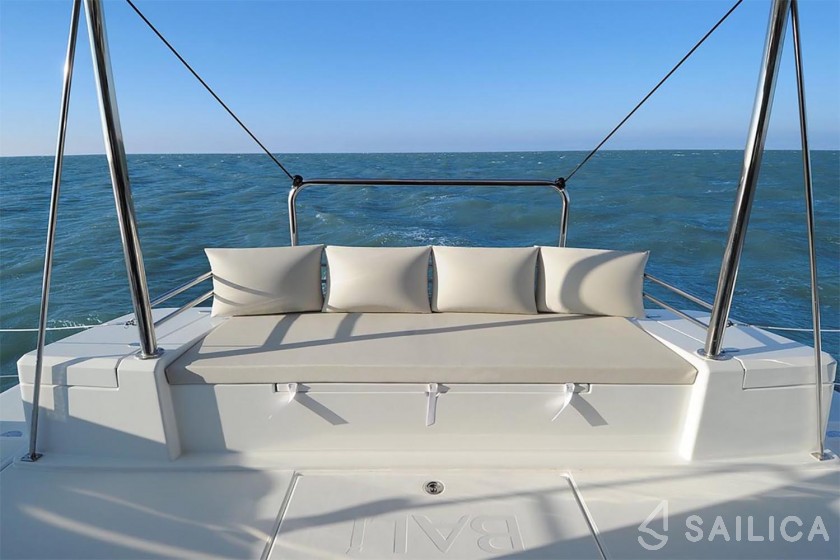 Bali 4.1 - Yacht Charter Sailica
