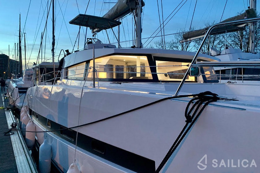 Bali 4.1 - Yacht Charter Sailica