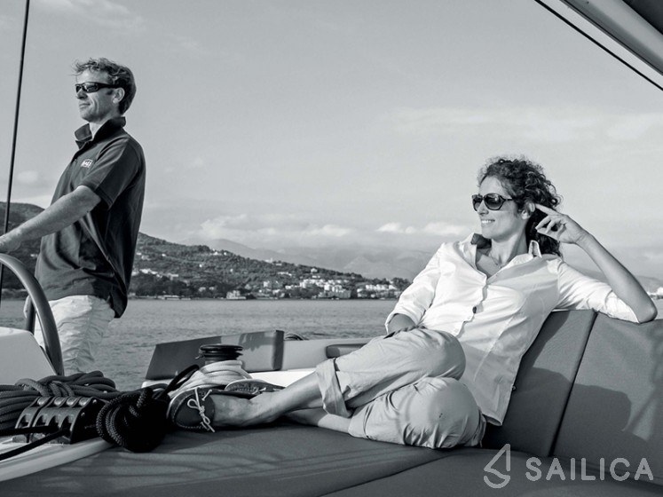 Bali 4.1 - Yacht Charter Sailica