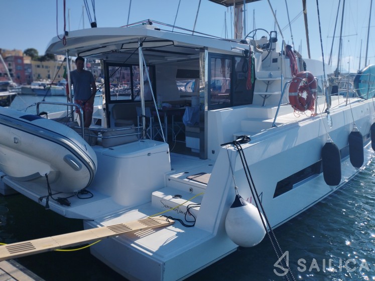 Bali 4.1 - Yacht Charter Sailica