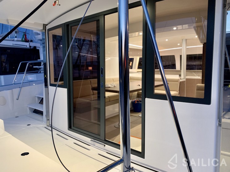 Bali 4.1 - Yacht Charter Sailica