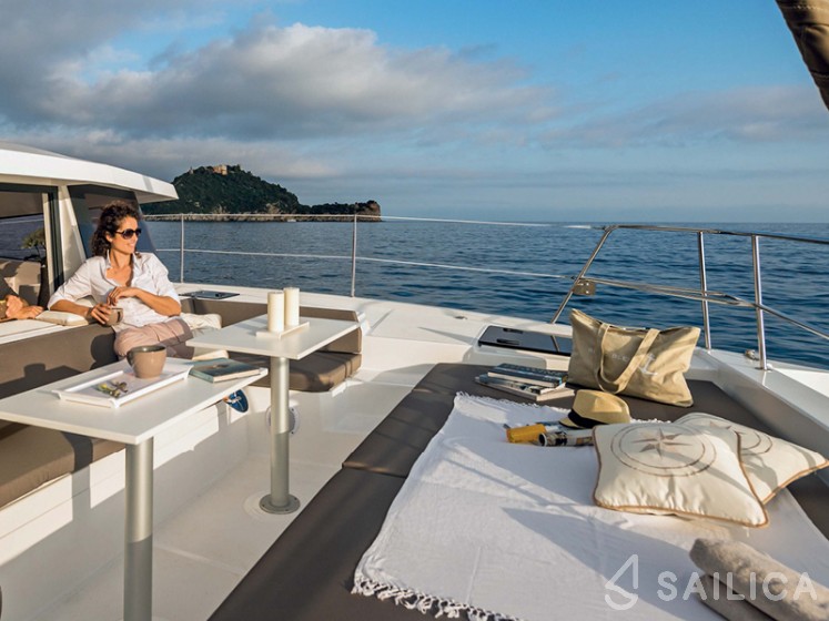 Bali 4.1 - Yacht Charter Sailica