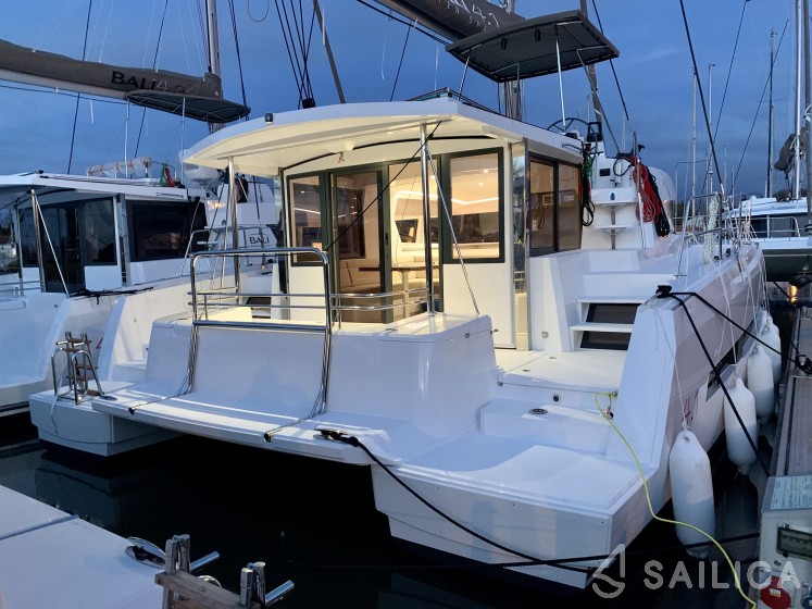 Bali 4.1 - Yacht Charter Sailica