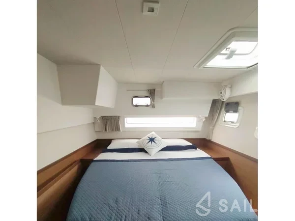 Lagoon 42 - Yacht Charter Sailica
