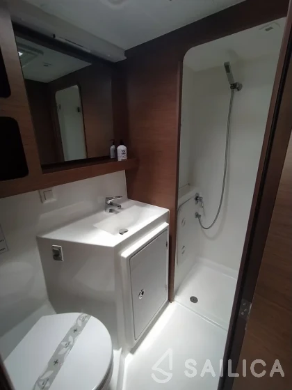 Lagoon 42 - Yacht Charter Sailica