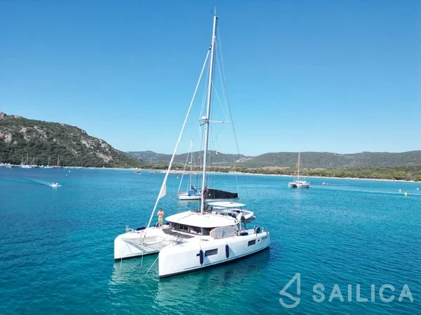 Lagoon 42 - Yacht Charter Sailica