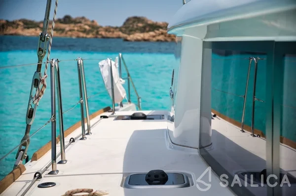 Lagoon 450  Flybridge - Yacht Charter Sailica
