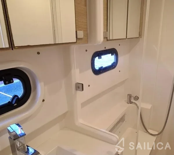 Bali 4.1 - Yacht Charter Sailica