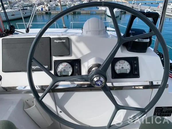 Bali 4.1 - Yacht Charter Sailica