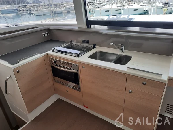 Bali 4.1 - Yacht Charter Sailica