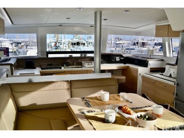 Bali 4.1 - Yacht Charter Sailica
