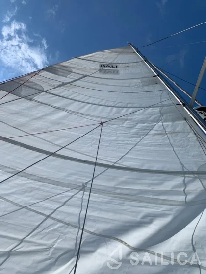 Bali 4.1 - Yacht Charter Sailica