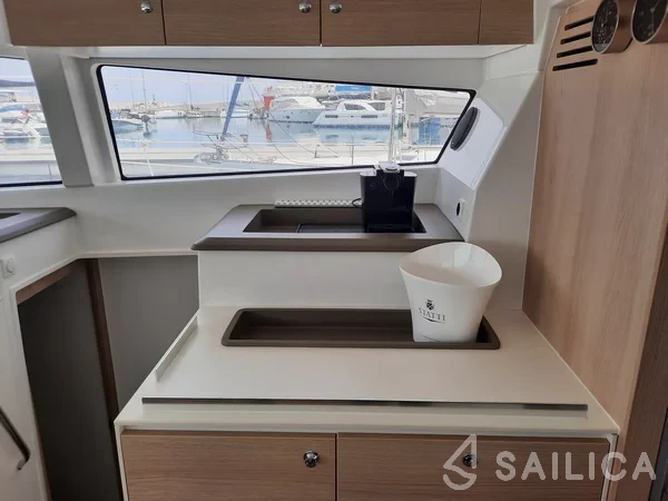 Bali 4.1 - Yacht Charter Sailica