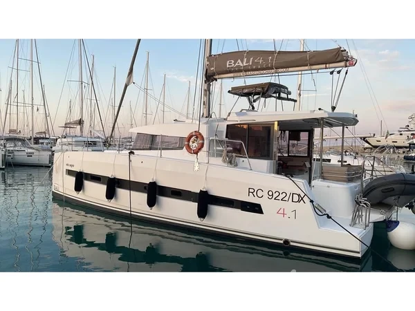 Bali 4.1 - Yacht Charter Sailica