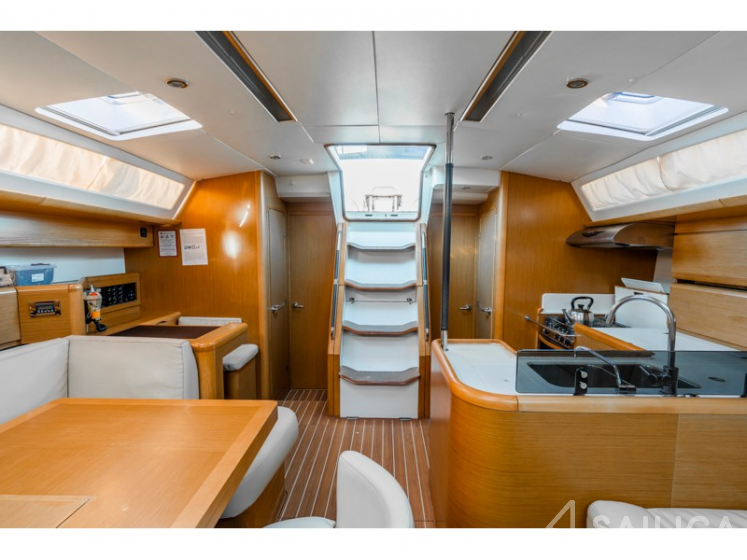 Jeanneau 53 - Yacht Charter Sailica