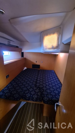 Jeanneau 53 - Yacht Charter Sailica