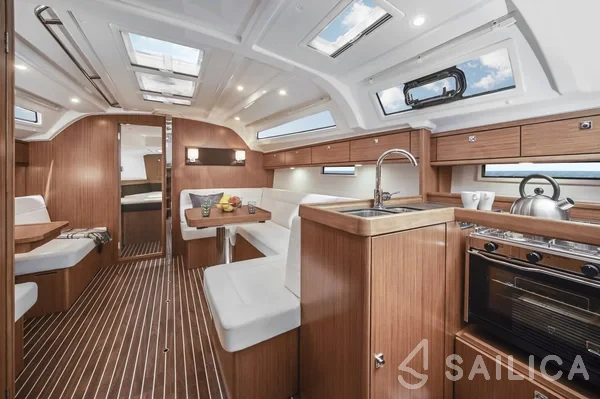 Bavaria 41 Cruiser - Yacht Charter Sailica