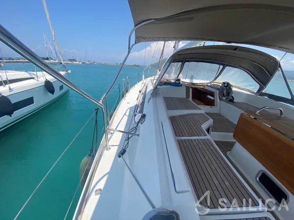 Jeanneau 53 - Yacht Charter Sailica