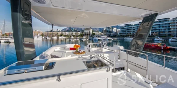 Leopard 434 - 4 + 2 cab. - Yacht Charter Sailica