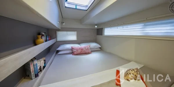 Leopard 434 - 4 + 2 cab. - Yacht Charter Sailica