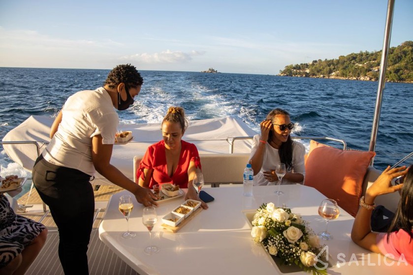 Leopard 53 - Yacht Charter Sailica