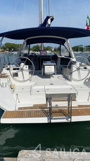 Oceanis 45 - Yacht Charter Sailica