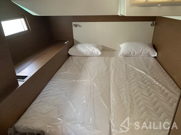 Oceanis 51.1 - Yacht Charter Sailica