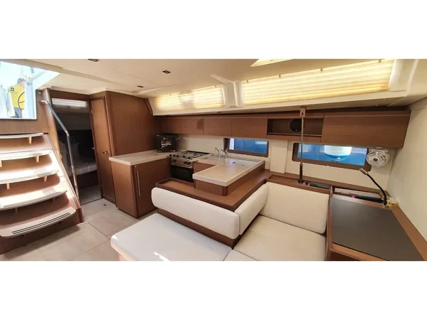 Oceanis 51.1 - Yacht Charter Sailica
