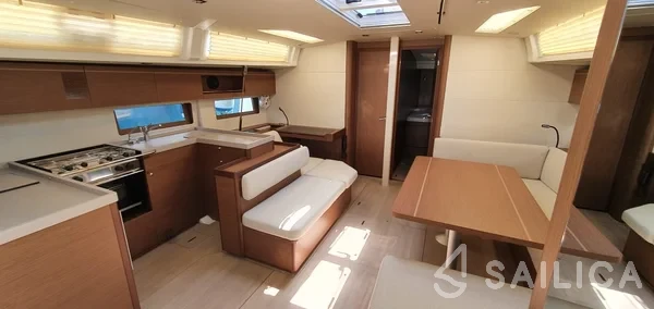 Oceanis 51.1 - Yacht Charter Sailica