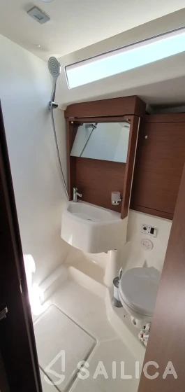 Oceanis 51.1 - Yacht Charter Sailica