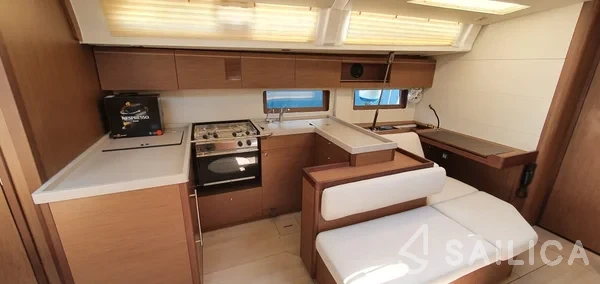 Oceanis 51.1 - Yacht Charter Sailica