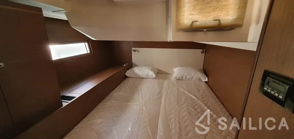 Oceanis 51.1 - Yacht Charter Sailica