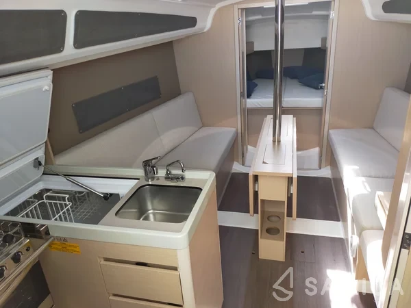 Oceanis 30.1 - Yacht Charter Sailica