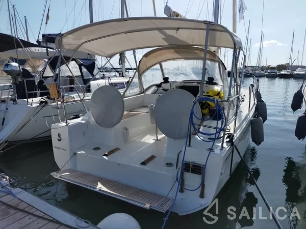 Oceanis 30.1 - Yacht Charter Sailica