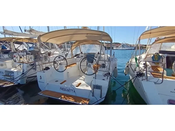 Oceanis 30.1 - Yacht Charter Sailica