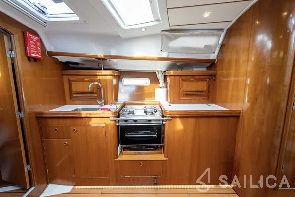 Oceanis 393 - Yacht Charter Sailica