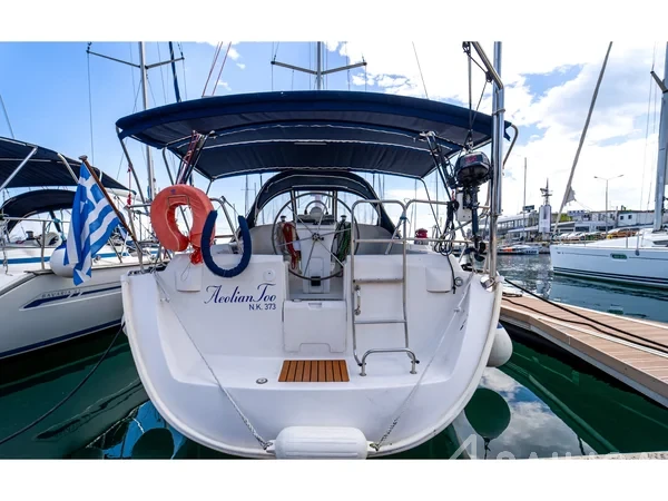 Oceanis 393 - Yacht Charter Sailica