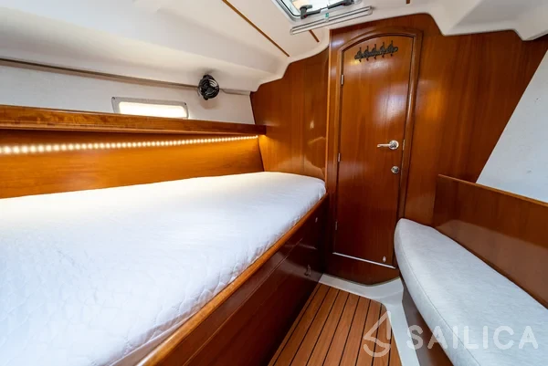 Oceanis 393 - Yacht Charter Sailica