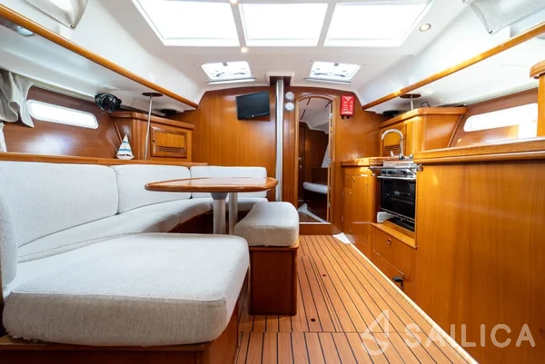 Oceanis 393 - Yacht Charter Sailica