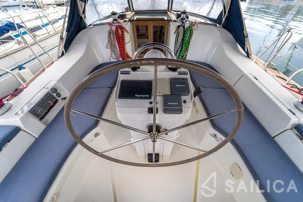 Oceanis 393 - Yacht Charter Sailica