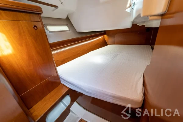 Oceanis 393 - Yacht Charter Sailica