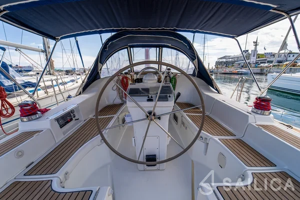 Oceanis 393 - Yacht Charter Sailica