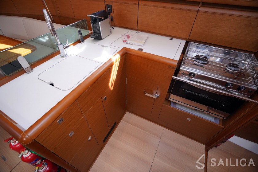 Sun Odyssey 389 - Yacht Charter Sailica