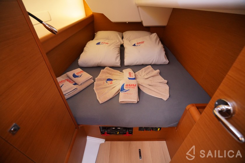 Sun Odyssey 389 - Yacht Charter Sailica
