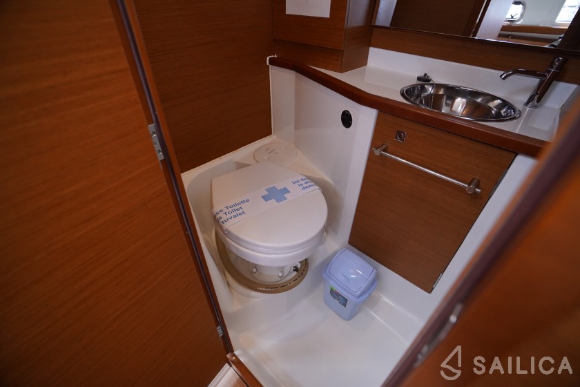 Sun Odyssey 389 - Yacht Charter Sailica