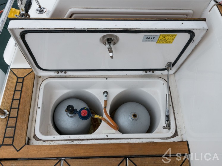Elan 514 Impression - Yacht Charter Sailica