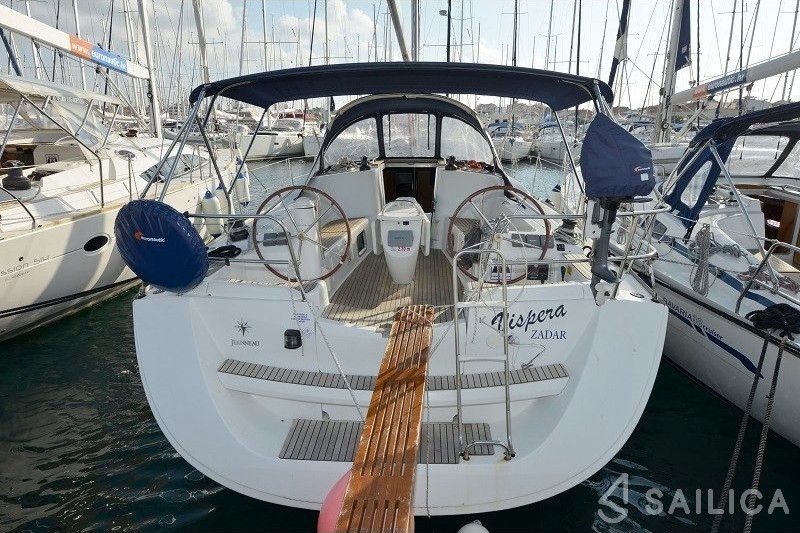 Sun Odyssey 42 i - Yacht Charter Sailica