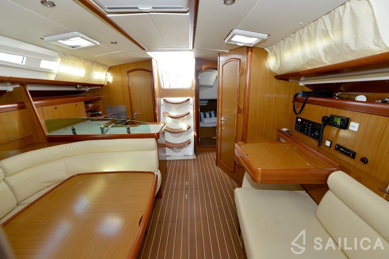 Sun Odyssey 42 i - Yacht Charter Sailica