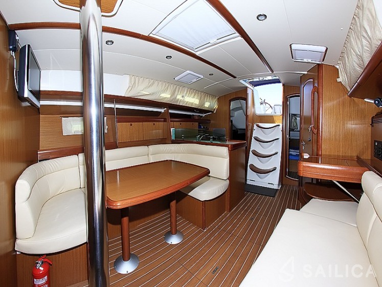Sun Odyssey 42 i - Yacht Charter Sailica
