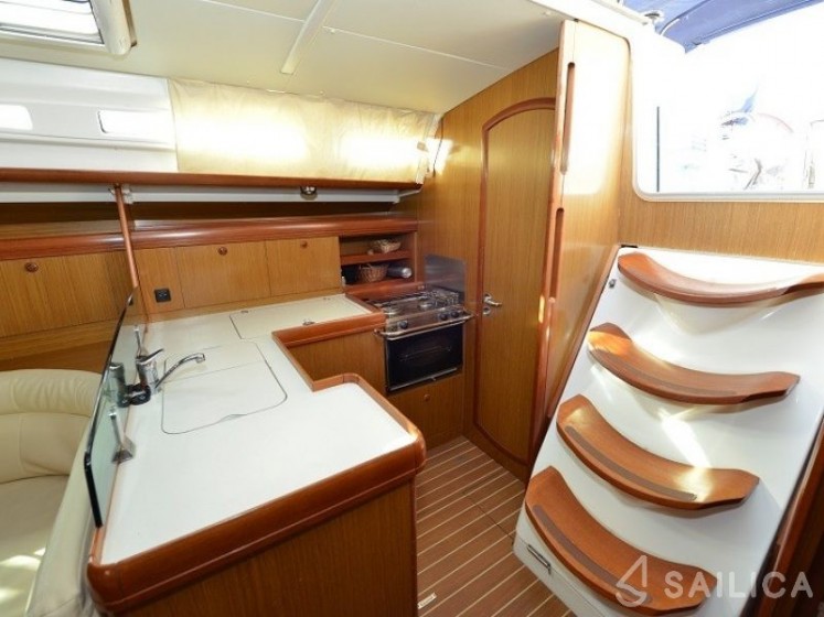 Sun Odyssey 42 i - Yacht Charter Sailica